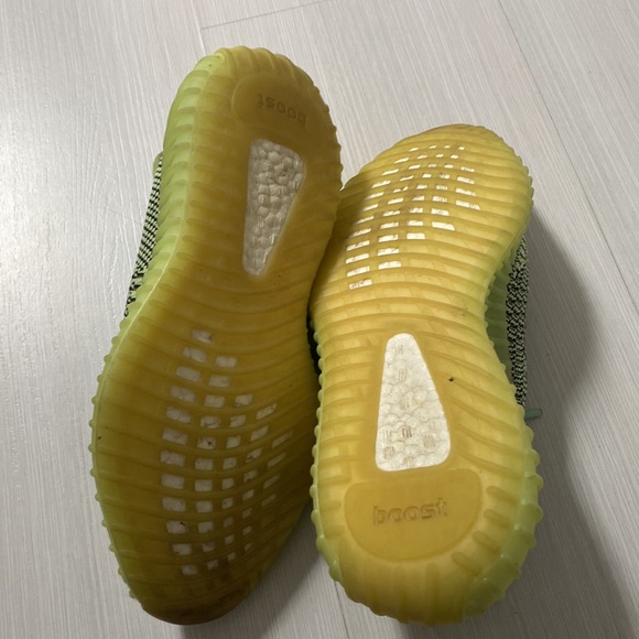 Adidas Yeezy Boost
350 V2 Yeezreel size 7 1/2 mens worn 2x - Picture 3 of 5